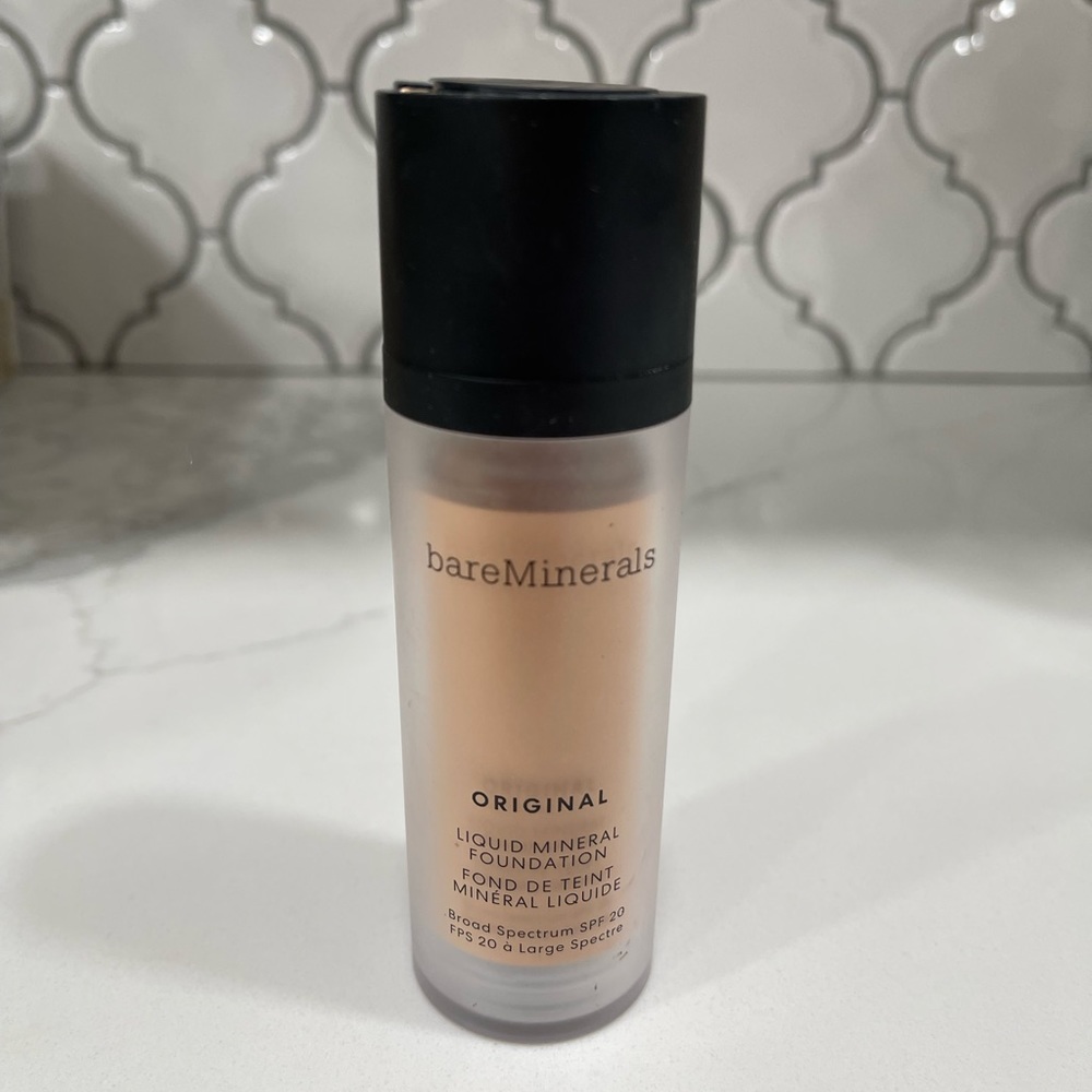 BareMinerals Original Liquid Mineral Foundation LIGHT BEIGE 09